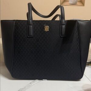Tommy Hilfiger Elegant Black Tote